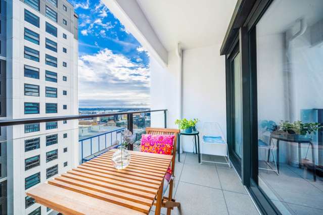 Stylish City Living with Harbour Views