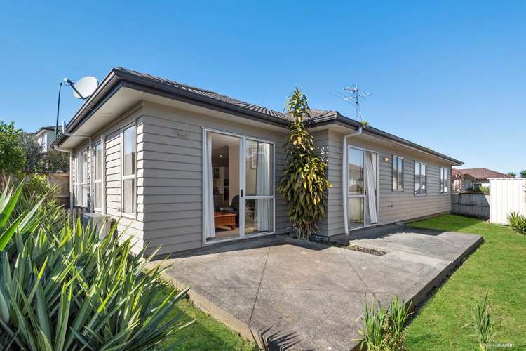 8 Savina Court Flat Bush_1