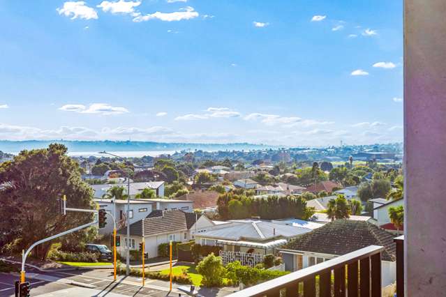 302/2 Miller Street Point Chevalier_2