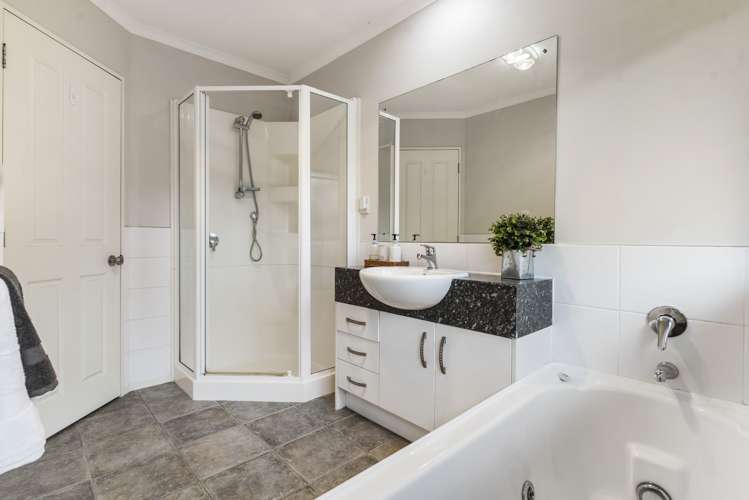 5 Erne Crescent East Tamaki_10