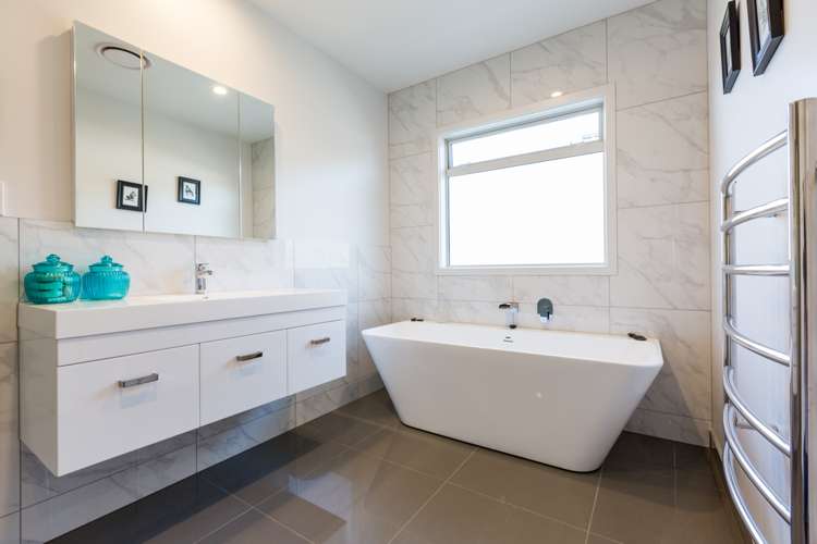 32 Pelorus Avenue Poraiti_12