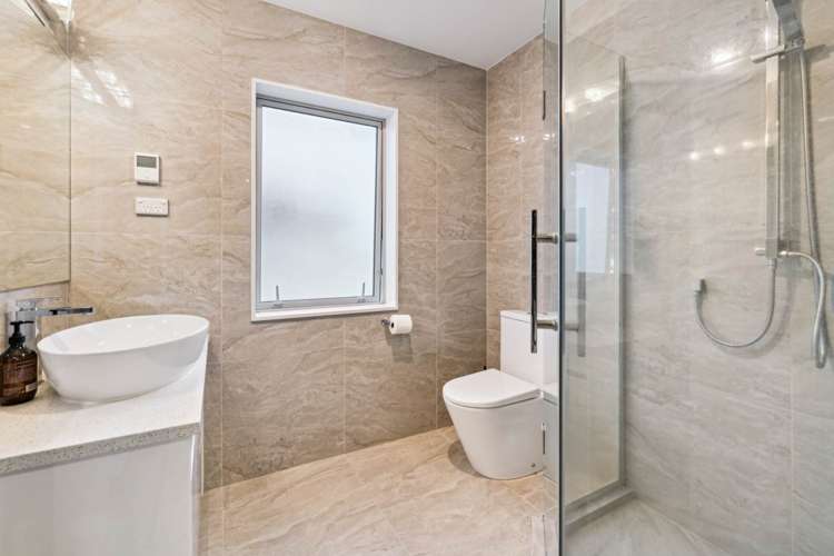 7 Horsefields Drive Flat Bush_15