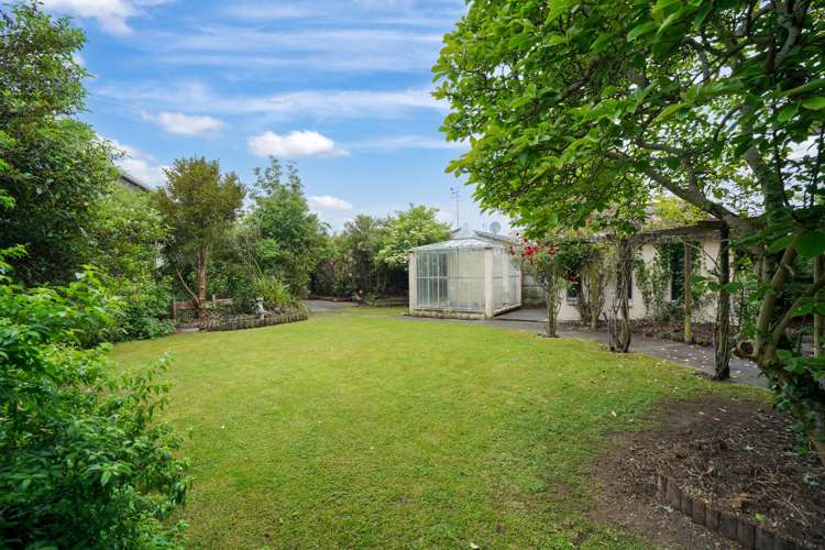 249 Queens Drive Windsor_30