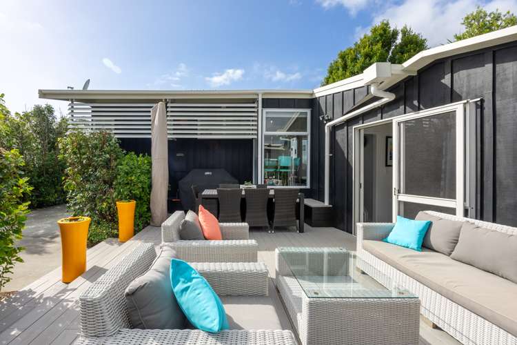 11 Piccadilly Circus Snells Beach_17