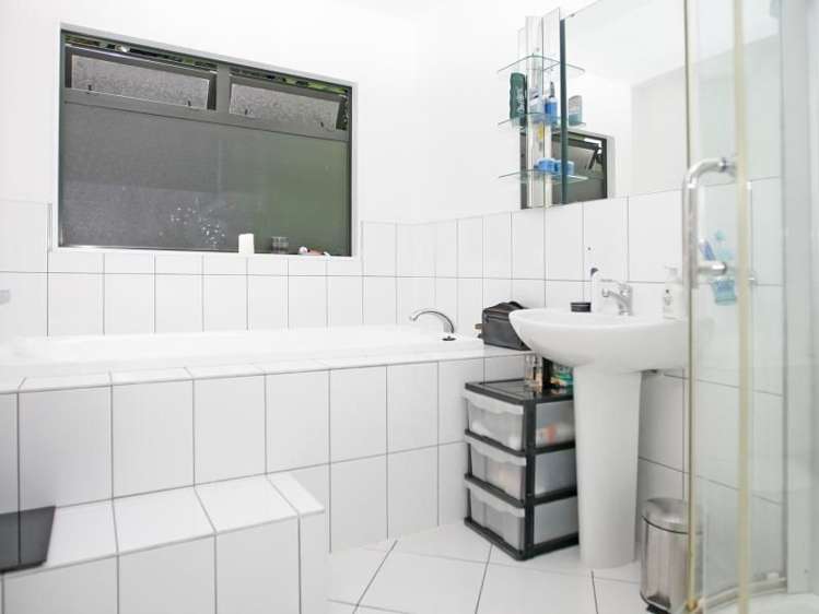 9 Sovereign Point Kaiwharawhara_14