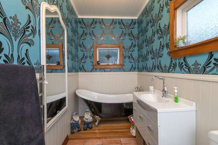 1070 Queen Street East Levin_16