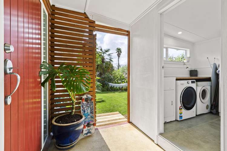 13 Sunshine Rise Raglan_15