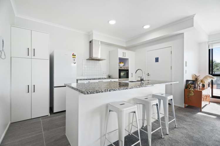 3/11 Carlos Drive Flat Bush_4