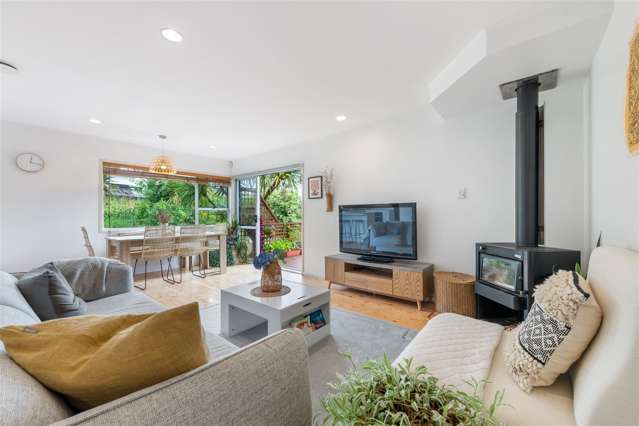 1/9 De Val Drive Titirangi_1