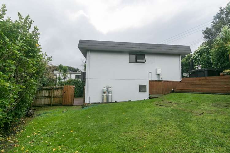 1/2 Onedin Place Titirangi_17