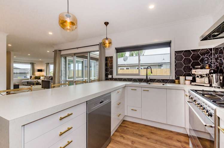 8 Mahia Lane Waikanae_3