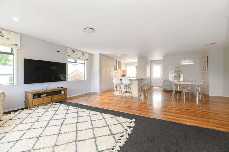 220 Glengarry Road Glen Eden_1