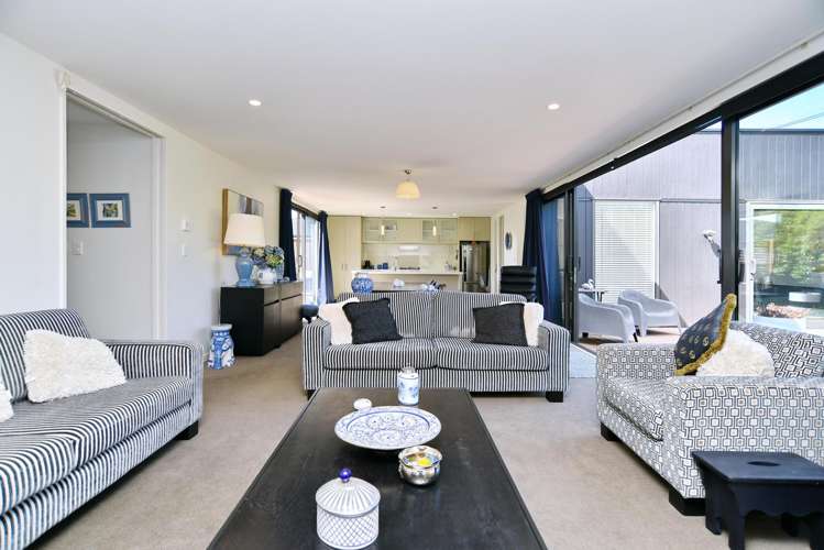 102 Hills Road Edgeware_10