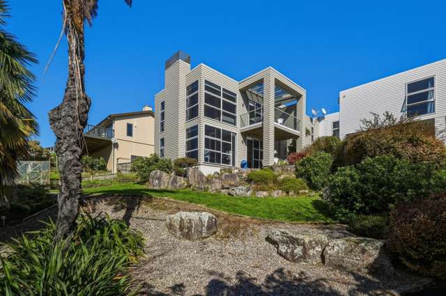 Stylish, Sunny, Flexible Living