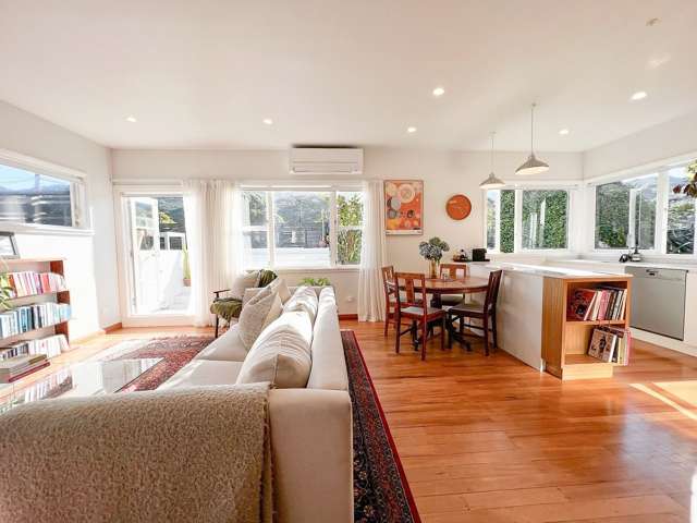 Mid-Century Modern home, 6 minutes from the city