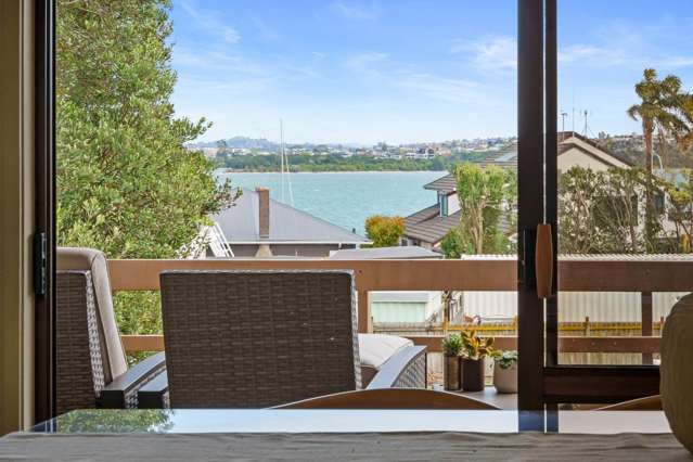 Beachside Family Home, Sea Views & Double Garage