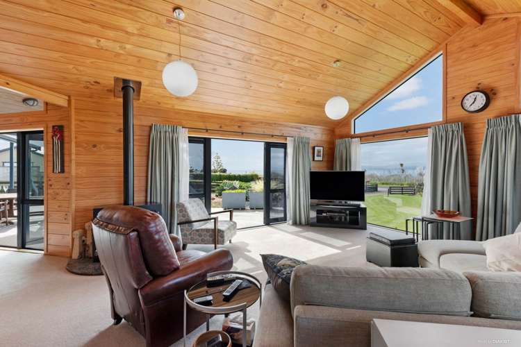 1357 East Coast Road Whakatiwai_9