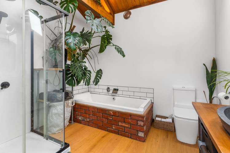 328 Gladstone Road North Wingatui_12