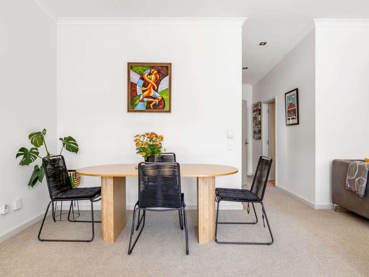 5 Eaves Bush Parade Orewa_6