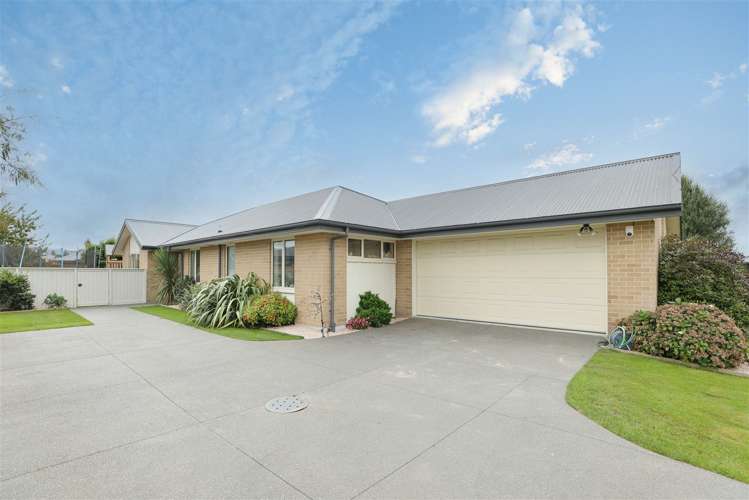 2 Goldrich Grove Netherby_0