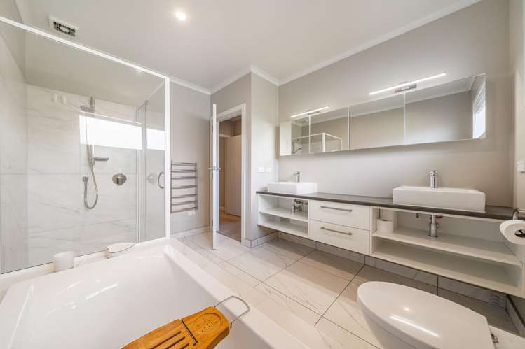 51 Endeavour Drive Whitby_16