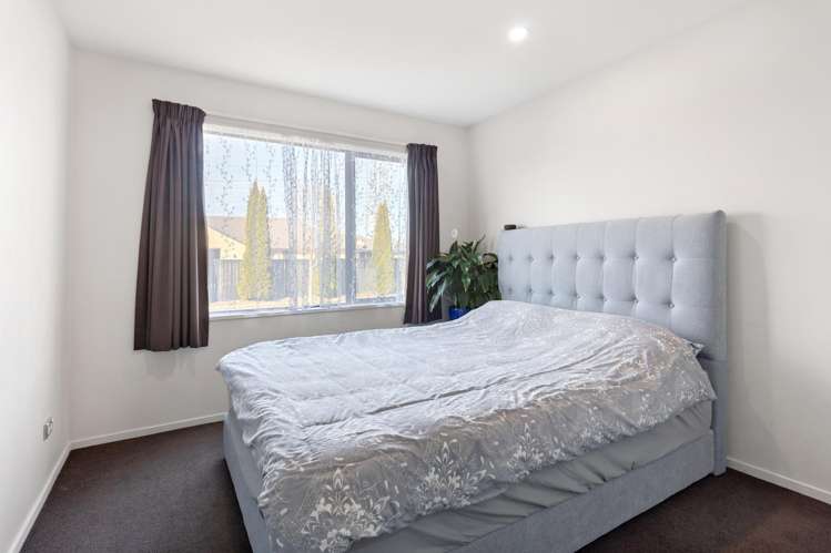 4 Charente Way Yaldhurst_13