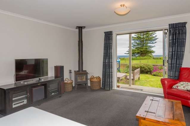 36 Marine Parade Otaki Beach_4