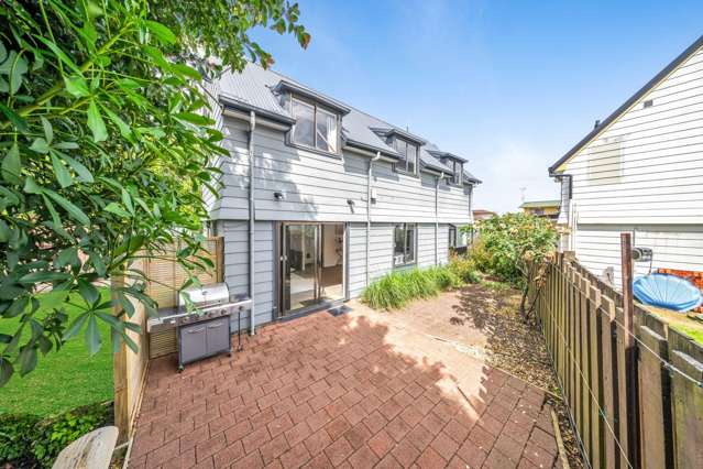 2/31 Challen Close Conifer Grove_3