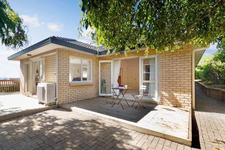 1b Wakeling Avenue Te Atatu South_12