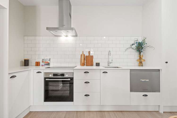 9A Waitikiri Drive Parklands_4