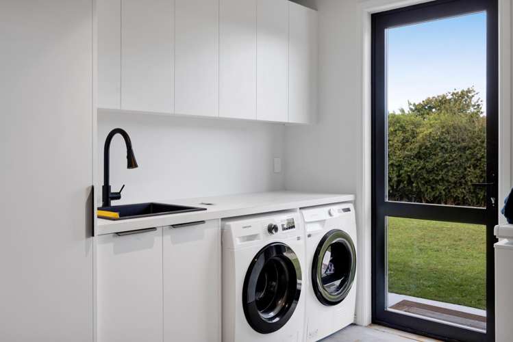 66 Flint Road West Stratford_12