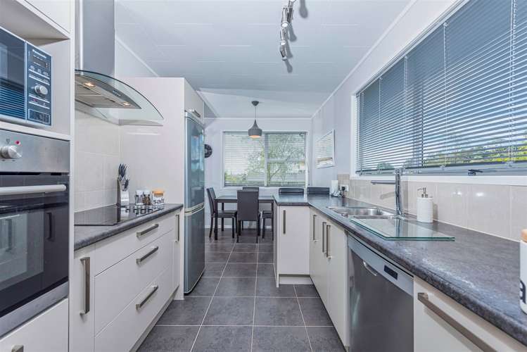 214 Glengarry Road Glen Eden_4