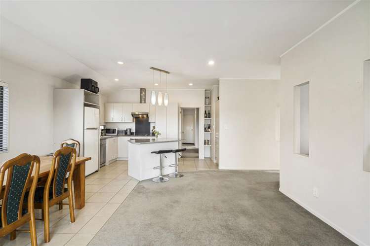 51 Queen Mary Avenue New Lynn_11