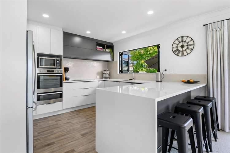 65 Basley Road Owhata_7