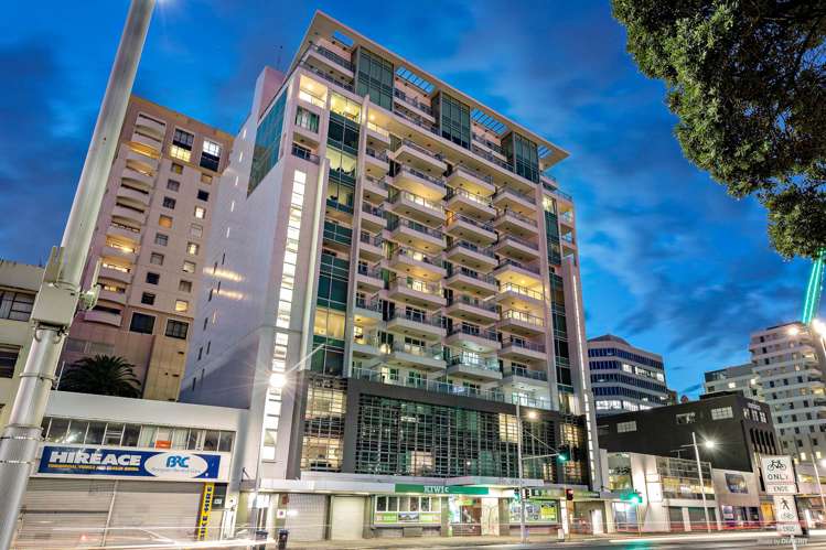 210/85 Beach Road City Centre_2