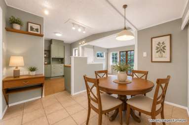 590 Mount Albert_4