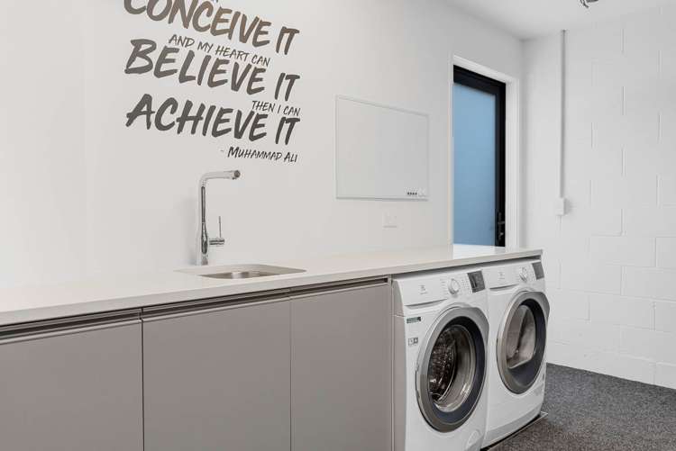 6 Reg Pearce Way Glen Innes_21