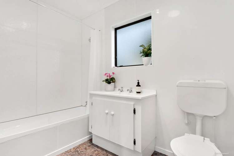 1/3 Rowan Terrace Te Atatu South_16