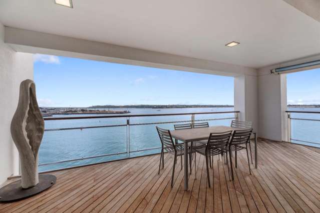 380m² of Absolute Waterfront Living!