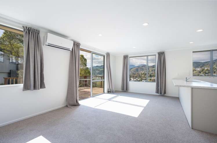 3 Carleton Place Toi Toi_2