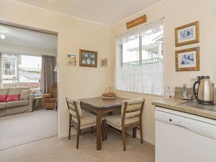 1/16 Cobham Crescent Stoke_3