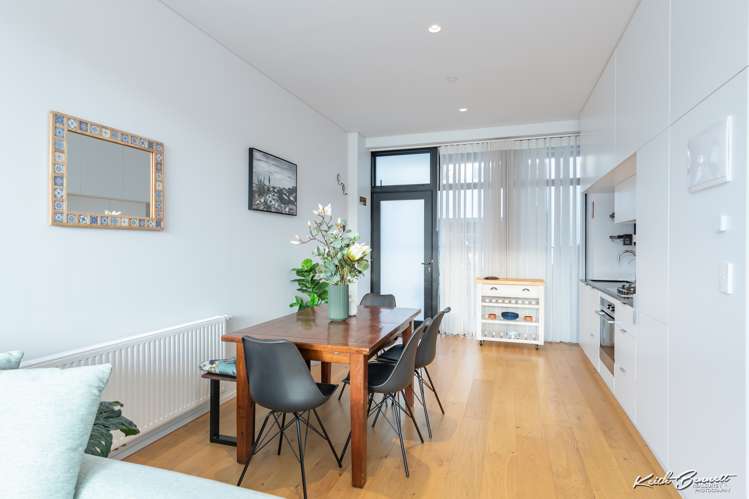 201/11 Jean Caldwell Way Island Bay_9