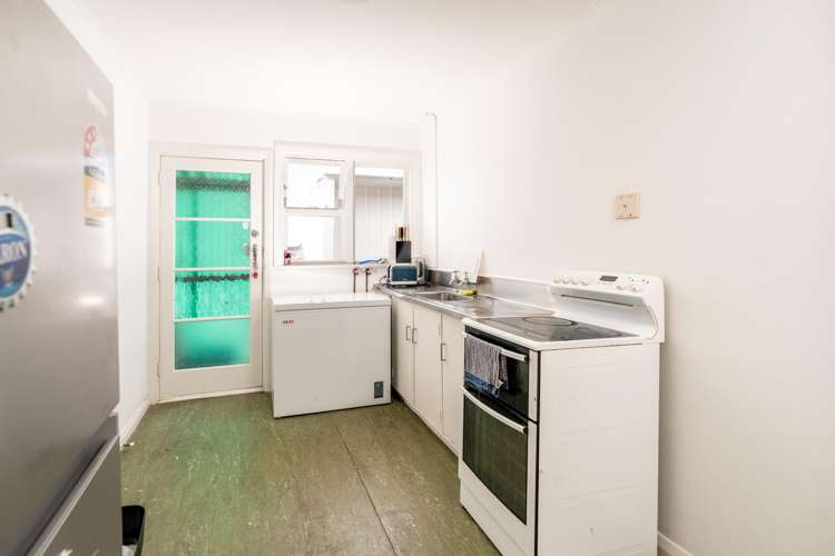 87 Queens Drive Lyall Bay_10