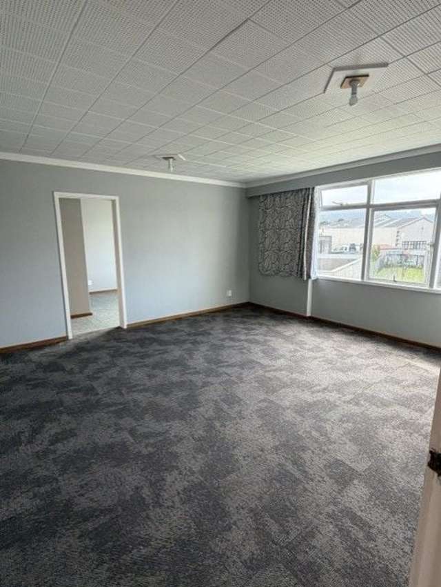 Spacious 3-Bedroom Apartment in Epuni