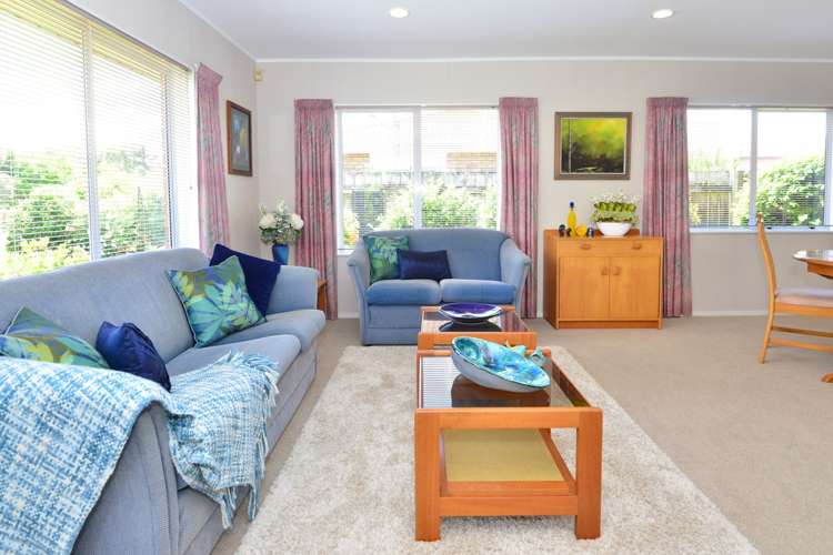 1 Barton Place Orewa_14
