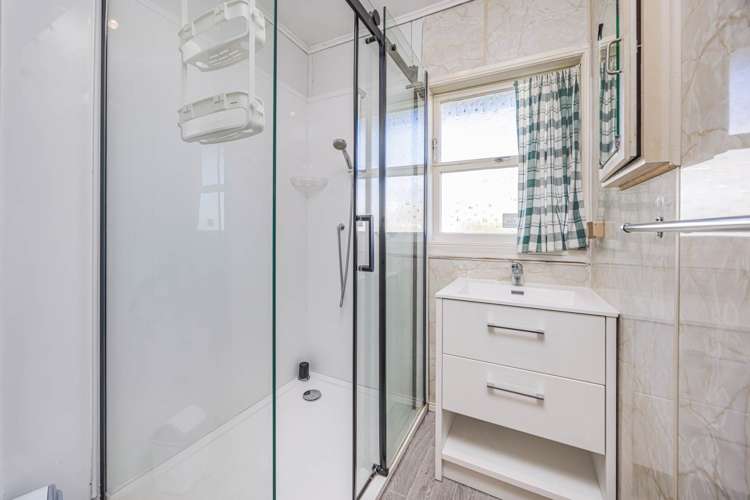 1/4 Russell Road Manurewa_11