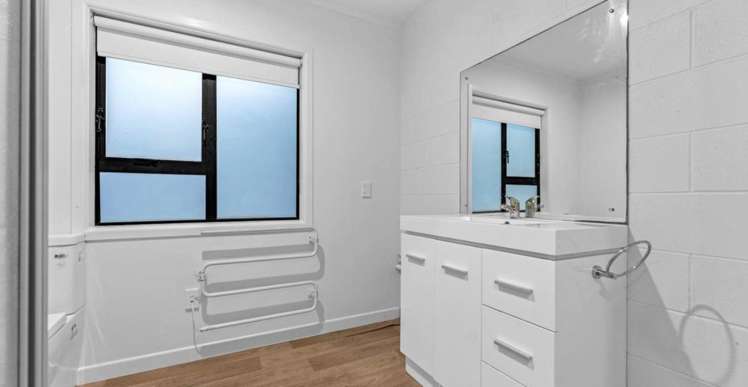 192 Henderson Valley Road Henderson_16