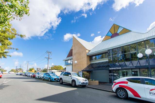 8 Greydene Place Takapuna_1