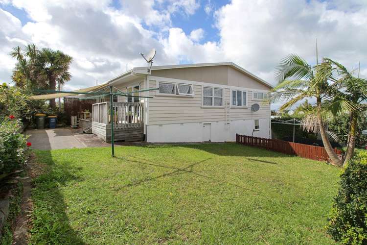 2/7 Lydia Avenue Northcote_22