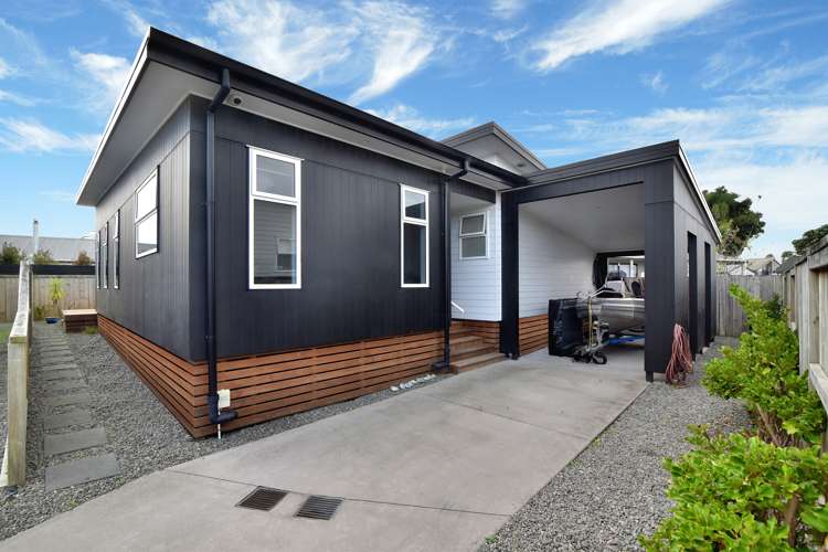 8 Ernie Way_0